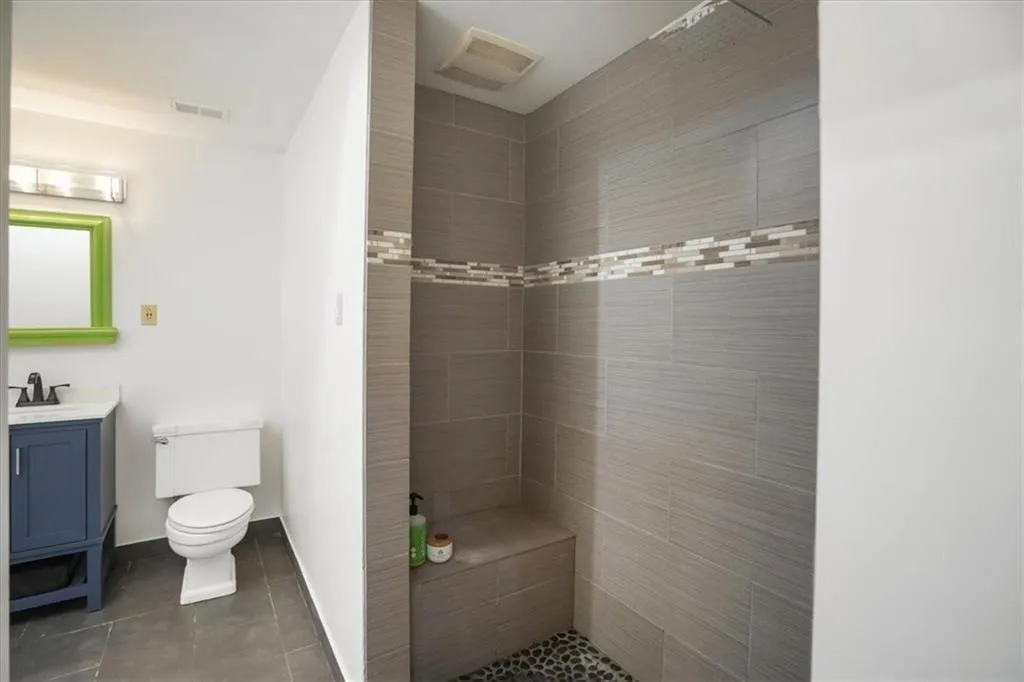 3060 Pharr Court North Nw Unit 302, Atlanta, Georgia 30305, 2 Bedrooms Bedrooms, 0 ,1 BathroomBathrooms,Residential,For Sale,3060 Pharr Court North Nw Unit 302,7817879