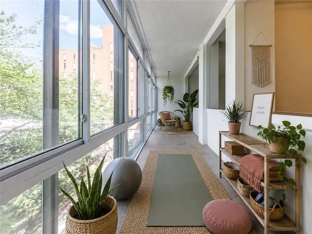3060 Pharr Court North Nw Unit 302, Atlanta, Georgia 30305, 2 Bedrooms Bedrooms, 0 ,1 BathroomBathrooms,Residential,For Sale,3060 Pharr Court North Nw Unit 302,7817879