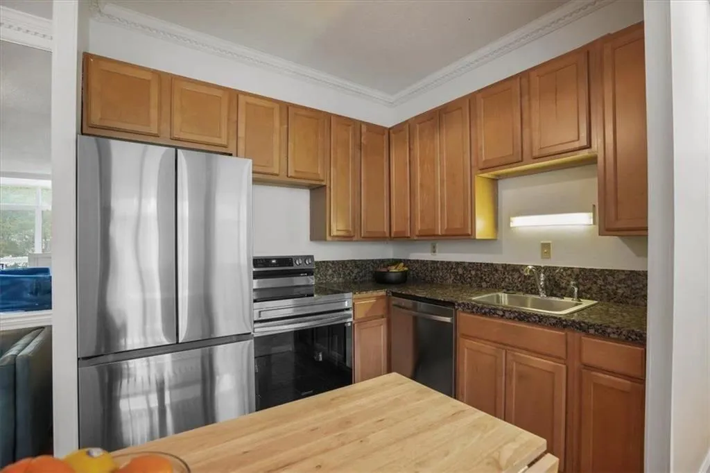 3060 Pharr Court North Nw Unit 302, Atlanta, Georgia 30305, 2 Bedrooms Bedrooms, 0 ,1 BathroomBathrooms,Residential,For Sale,3060 Pharr Court North Nw Unit 302,7817879