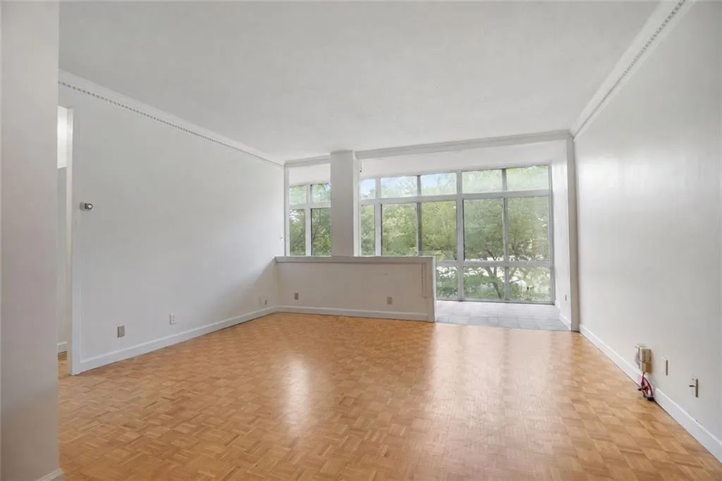 3060 Pharr Court North Nw Unit 302, Atlanta, Georgia 30305, 2 Bedrooms Bedrooms, 0 ,1 BathroomBathrooms,Residential,For Sale,3060 Pharr Court North Nw Unit 302,7817879