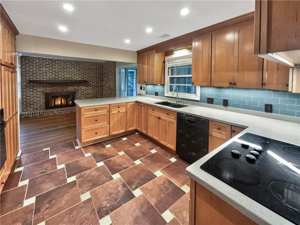 6721 Castleton Drive, Atlanta, Georgia 30328, 3 Bedrooms Bedrooms, ,3 BathroomsBathrooms,Residential,Sold,6721 Castleton Drive,7277226
