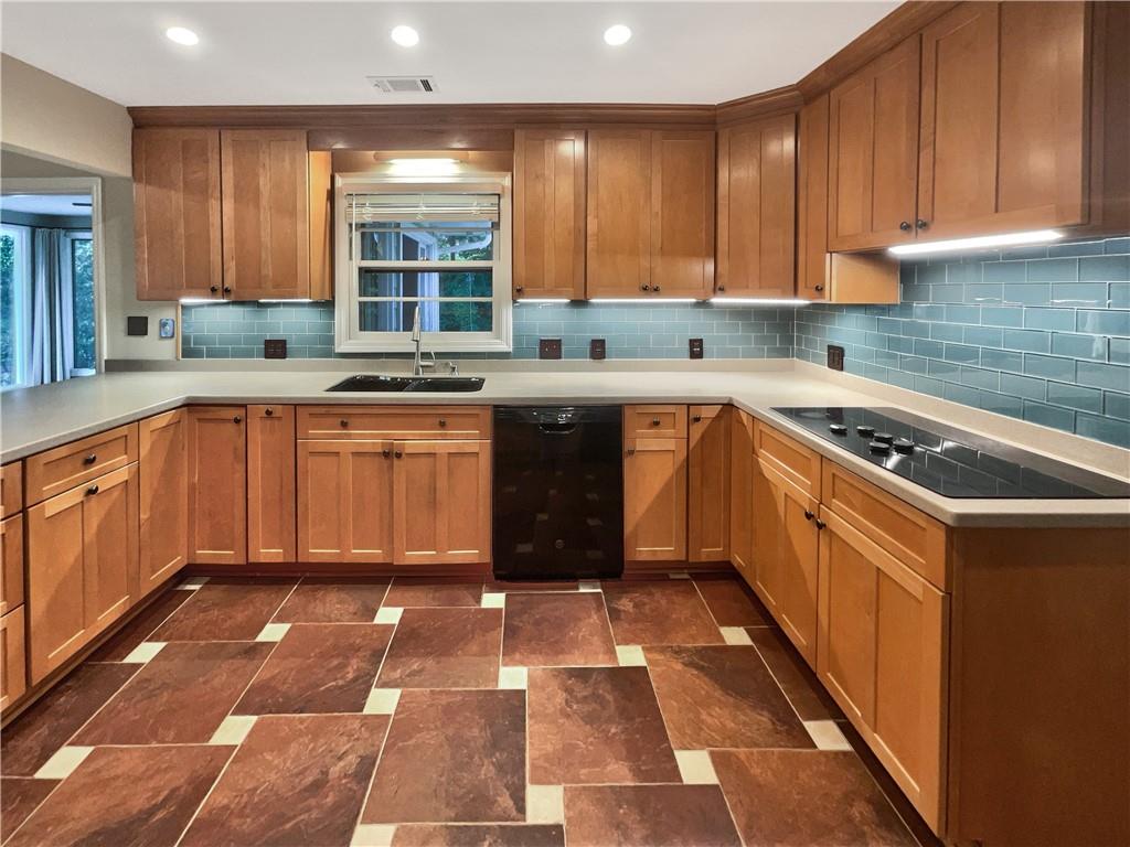 6721 Castleton Drive, Atlanta, Georgia 30328, 3 Bedrooms Bedrooms, ,3 BathroomsBathrooms,Residential,Sold,6721 Castleton Drive,7277226