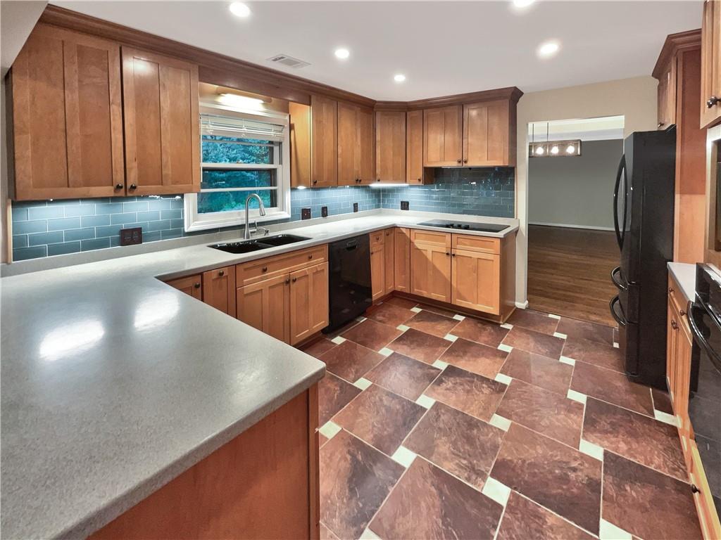 6721 Castleton Drive, Atlanta, Georgia 30328, 3 Bedrooms Bedrooms, ,3 BathroomsBathrooms,Residential,Sold,6721 Castleton Drive,7277226
