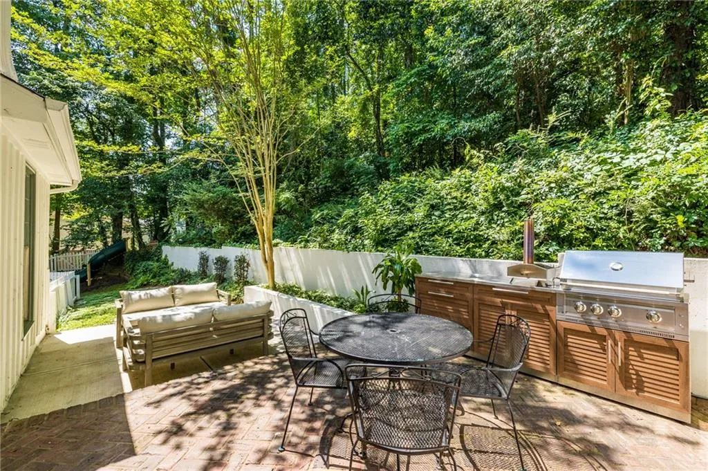 570 Bridgewater Drive, Sandy Springs, Georgia 30328, 6 Bedrooms Bedrooms, ,4 BathroomsBathrooms,Residential,Sold,570 Bridgewater Drive,7056911 570 Bridgewater Drive, Sandy Springs, Georgia 30328, 6 Bedrooms Bedrooms, ,4 BathroomsBathrooms,Residential,Sold,570 Bridgewater Drive,7056911