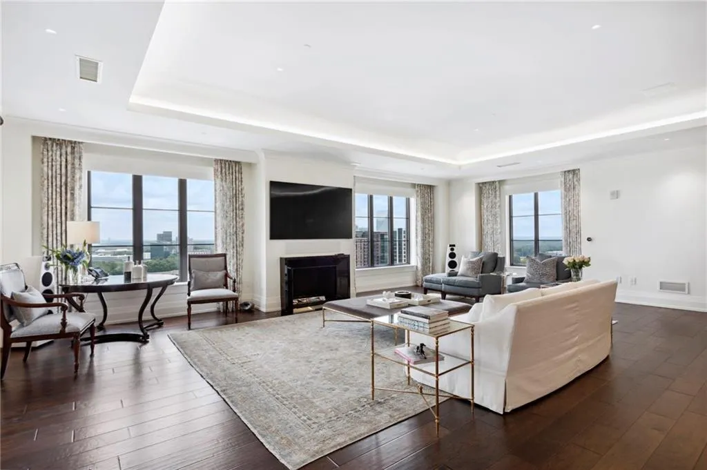 88 W PACES FERRY Road NW Unit 2140, Atlanta, Georgia 30305, 2 Bedrooms Bedrooms, ,2 BathroomsBathrooms,Residential,For Sale,88 W PACES FERRY Road NW Unit 2140,7257662