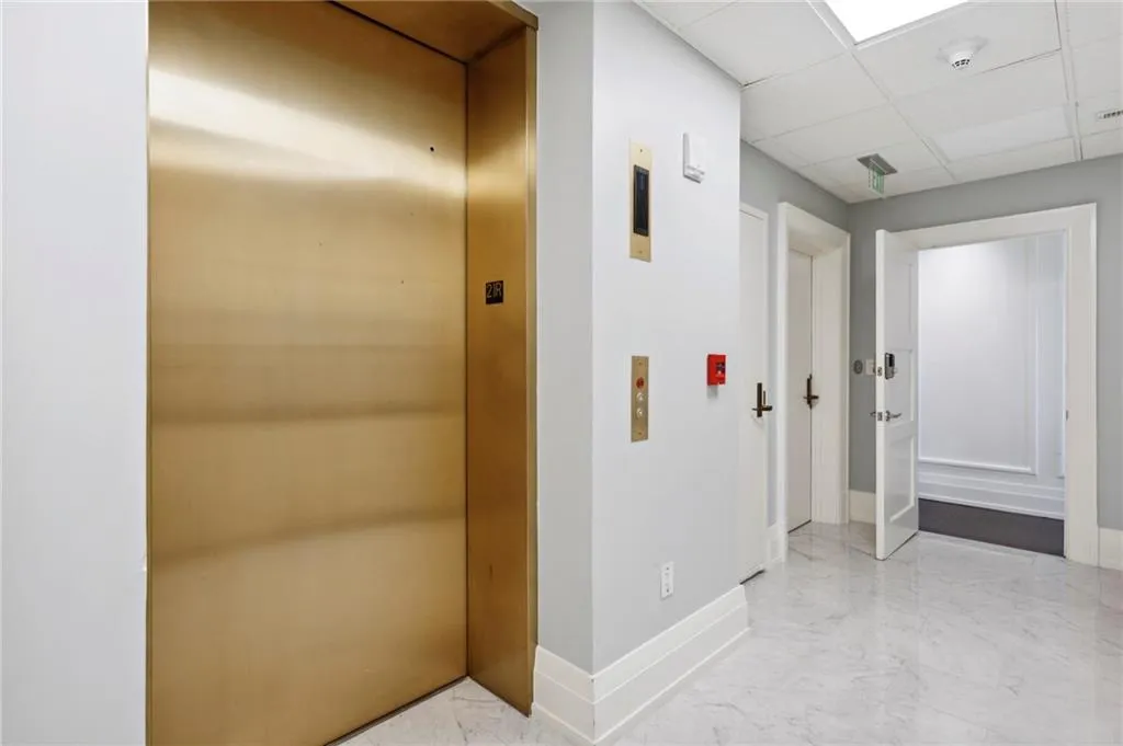 88 W PACES FERRY Road NW Unit 2140, Atlanta, Georgia 30305, 2 Bedrooms Bedrooms, ,2 BathroomsBathrooms,Residential,For Sale,88 W PACES FERRY Road NW Unit 2140,7257662