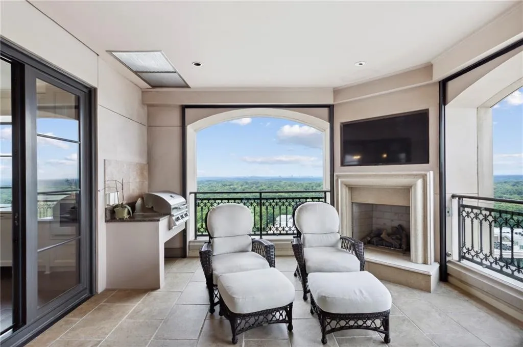 88 W PACES FERRY Road NW Unit 2140, Atlanta, Georgia 30305, 2 Bedrooms Bedrooms, ,2 BathroomsBathrooms,Residential,For Sale,88 W PACES FERRY Road NW Unit 2140,7257662