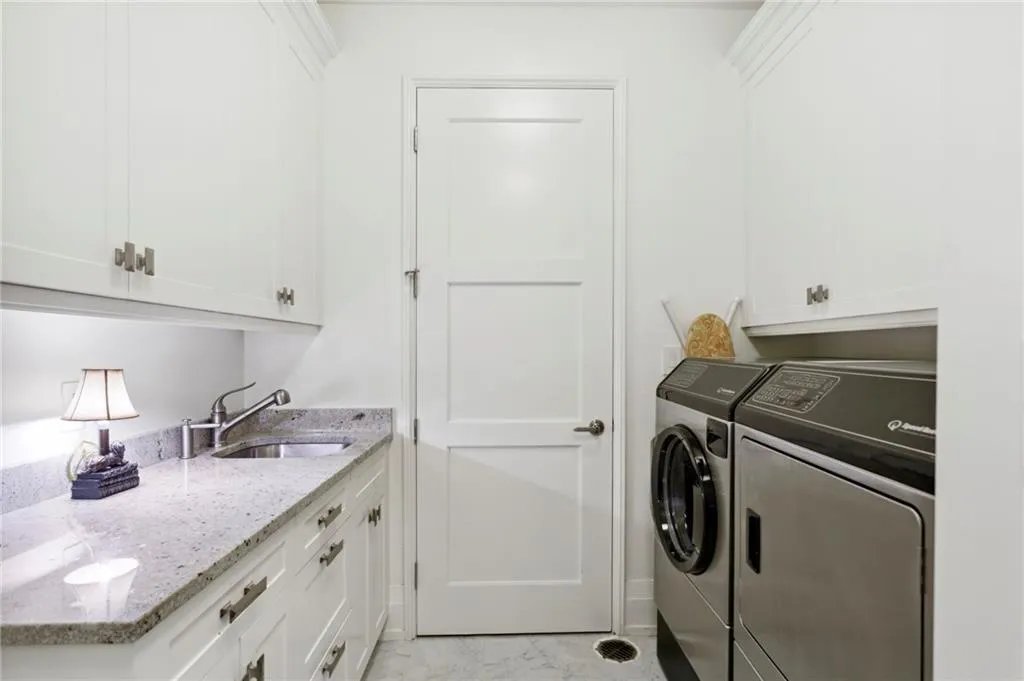 88 W PACES FERRY Road NW Unit 2140, Atlanta, Georgia 30305, 2 Bedrooms Bedrooms, ,2 BathroomsBathrooms,Residential,For Sale,88 W PACES FERRY Road NW Unit 2140,7257662