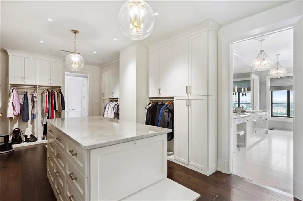 88 W PACES FERRY Road NW Unit 2140, Atlanta, Georgia 30305, 2 Bedrooms Bedrooms, ,2 BathroomsBathrooms,Residential,For Sale,88 W PACES FERRY Road NW Unit 2140,7257662