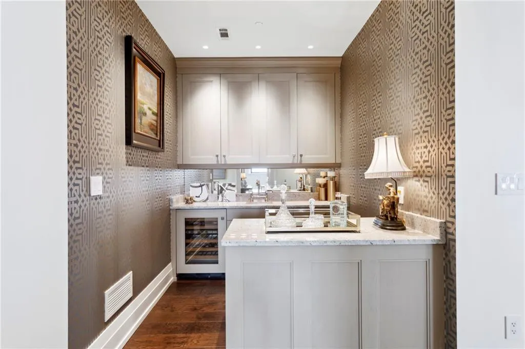 88 W PACES FERRY Road NW Unit 2140, Atlanta, Georgia 30305, 2 Bedrooms Bedrooms, ,2 BathroomsBathrooms,Residential,For Sale,88 W PACES FERRY Road NW Unit 2140,7257662