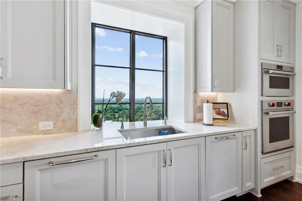 88 W PACES FERRY Road NW Unit 2140, Atlanta, Georgia 30305, 2 Bedrooms Bedrooms, ,2 BathroomsBathrooms,Residential,For Sale,88 W PACES FERRY Road NW Unit 2140,7257662