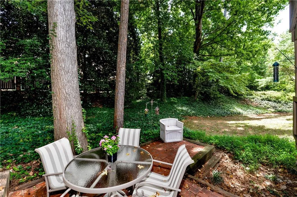 303 Garden Court, Sandy Springs, Georgia 30328, 3 Bedrooms Bedrooms, ,2 BathroomsBathrooms,Residential,Sold,303 Garden Court,6065332
