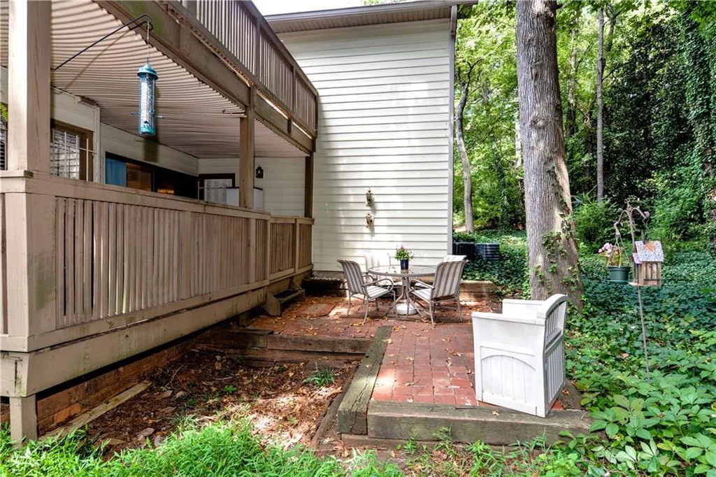 303 Garden Court, Sandy Springs, Georgia 30328, 3 Bedrooms Bedrooms, ,2 BathroomsBathrooms,Residential,Sold,303 Garden Court,6065332