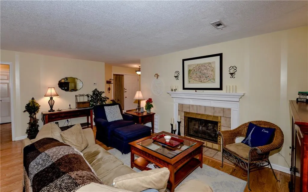 303 Garden Court, Sandy Springs, Georgia 30328, 3 Bedrooms Bedrooms, ,2 BathroomsBathrooms,Residential,Sold,303 Garden Court,6065332