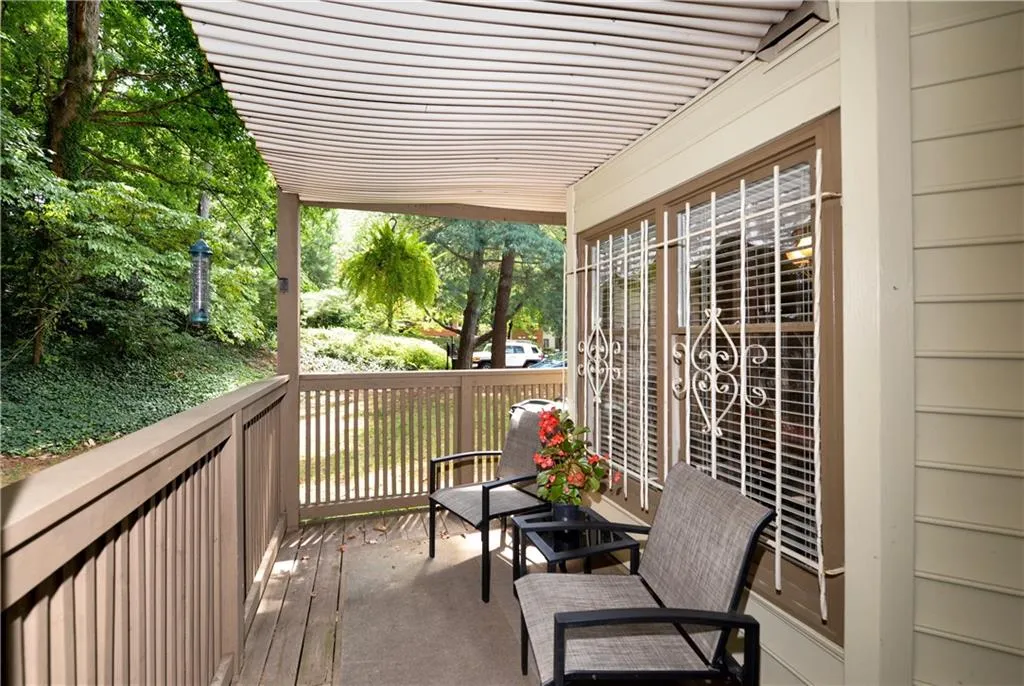 303 Garden Court, Sandy Springs, Georgia 30328, 3 Bedrooms Bedrooms, ,2 BathroomsBathrooms,Residential,Sold,303 Garden Court,6065332