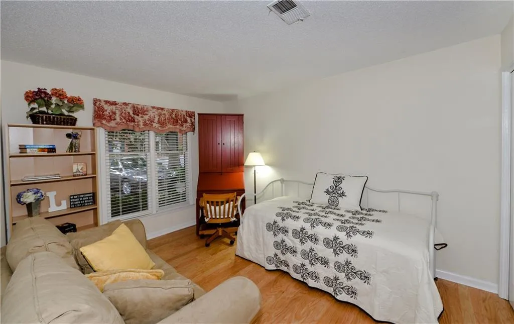303 Garden Court, Sandy Springs, Georgia 30328, 3 Bedrooms Bedrooms, ,2 BathroomsBathrooms,Residential,Sold,303 Garden Court,6065332