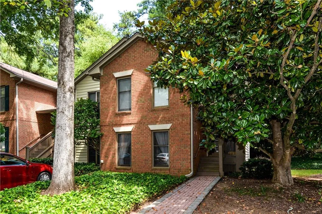 303 Garden Court, Sandy Springs, Georgia 30328, 3 Bedrooms Bedrooms, ,2 BathroomsBathrooms,Residential,Sold,303 Garden Court,6065332