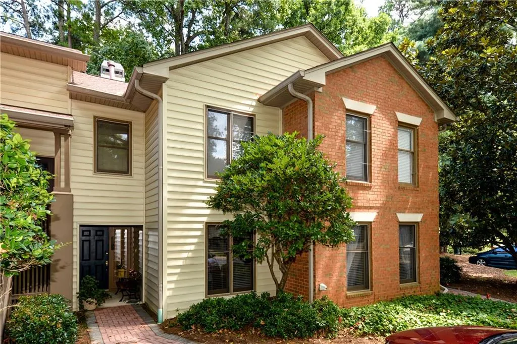 303 Garden Court, Sandy Springs, Georgia 30328, 3 Bedrooms Bedrooms, ,2 BathroomsBathrooms,Residential,Sold,303 Garden Court,6065332