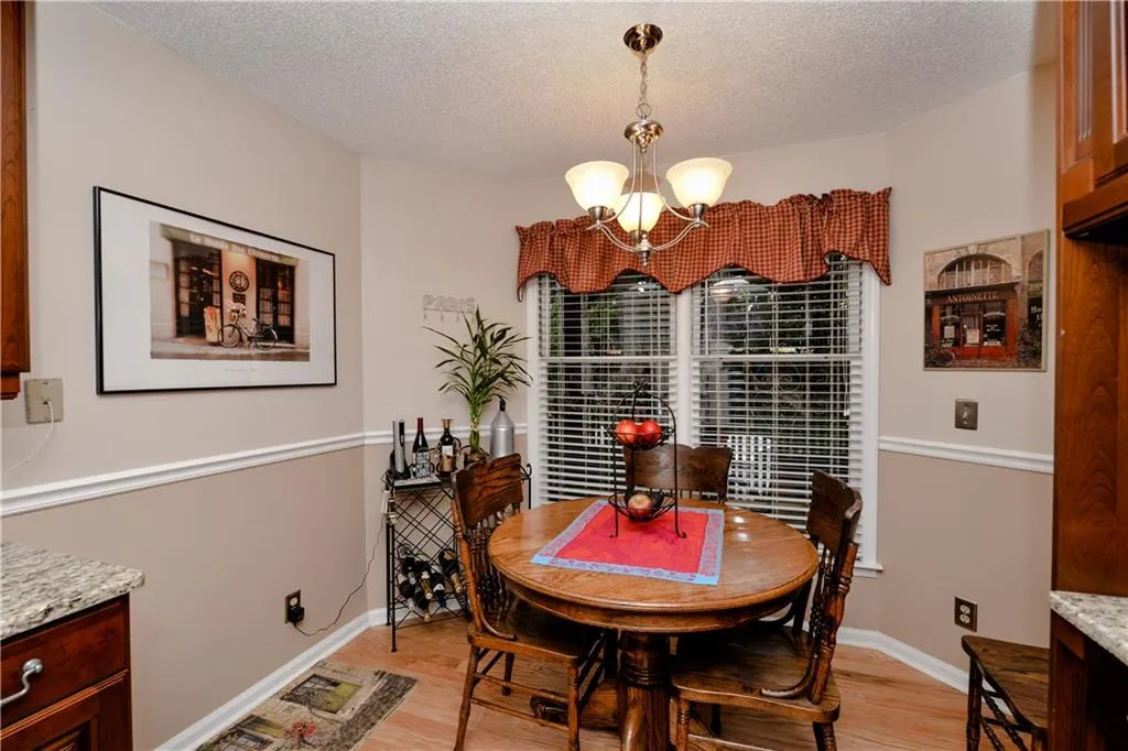 303 Garden Court, Sandy Springs, Georgia 30328, 3 Bedrooms Bedrooms, ,2 BathroomsBathrooms,Residential,Sold,303 Garden Court,6065332
