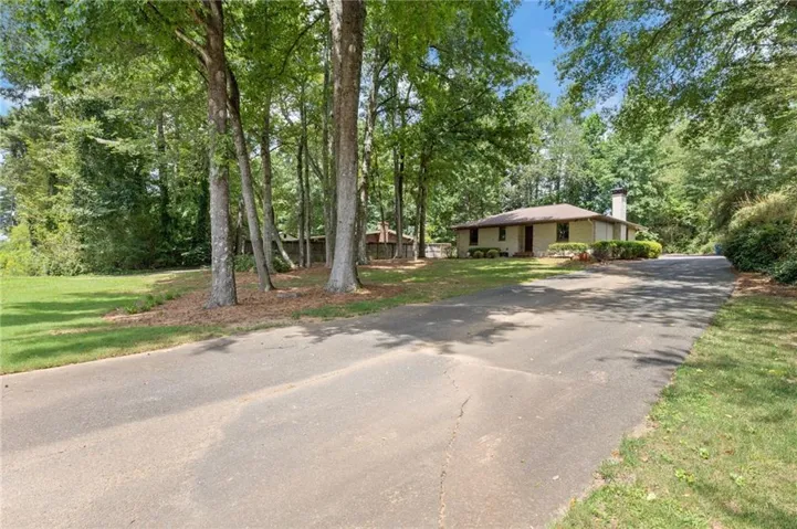 Single-story brick exterior office building on large private lot