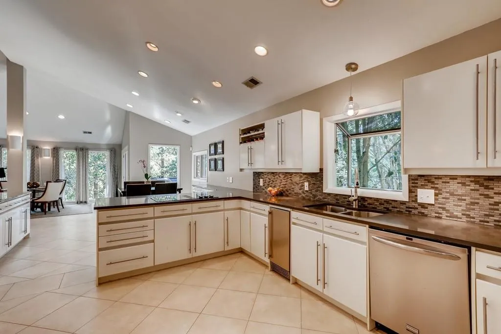 130 Hidden Falls Lane E, Sandy Springs, Georgia 30328, 4 Bedrooms Bedrooms, ,4 BathroomsBathrooms,Residential,Sold,130 Hidden Falls Lane E,6626134