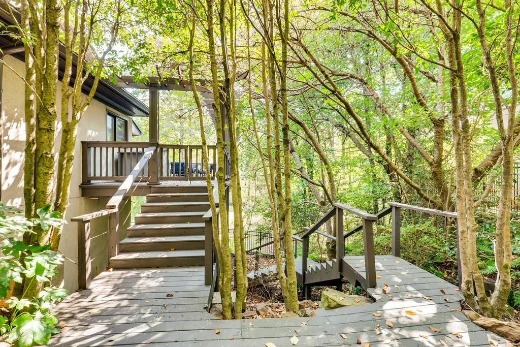 130 Hidden Falls Lane E, Sandy Springs, Georgia 30328, 4 Bedrooms Bedrooms, ,4 BathroomsBathrooms,Residential,Sold,130 Hidden Falls Lane E,6626134