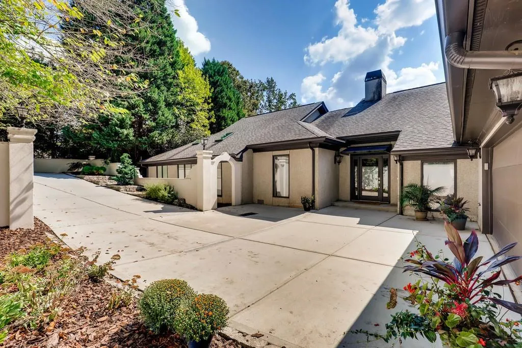 130 Hidden Falls Lane E, Sandy Springs, Georgia 30328, 4 Bedrooms Bedrooms, ,4 BathroomsBathrooms,Residential,Sold,130 Hidden Falls Lane E,6626134