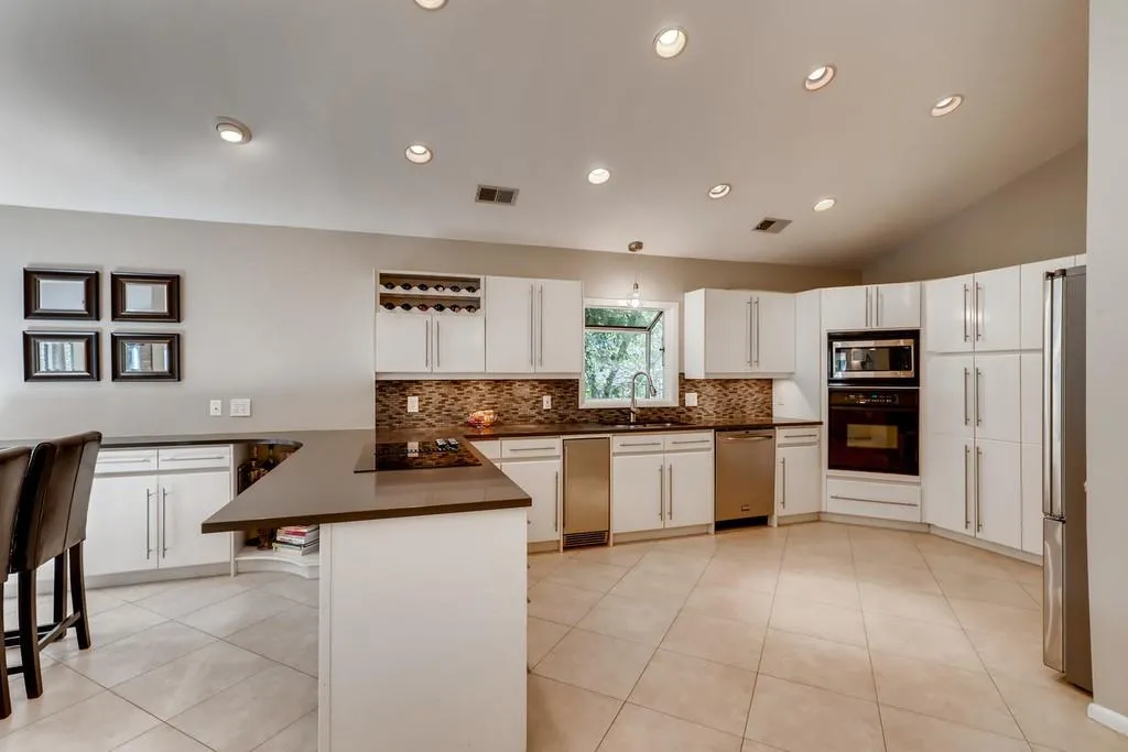 130 Hidden Falls Lane E, Sandy Springs, Georgia 30328, 4 Bedrooms Bedrooms, ,4 BathroomsBathrooms,Residential,Sold,130 Hidden Falls Lane E,6626134