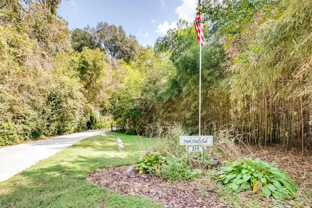 130 Hidden Falls Lane E, Sandy Springs, Georgia 30328, 4 Bedrooms Bedrooms, ,4 BathroomsBathrooms,Residential,Sold,130 Hidden Falls Lane E,6626134
