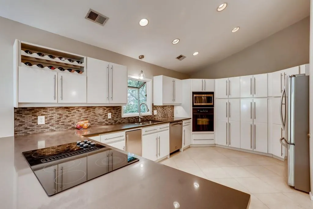 130 Hidden Falls Lane E, Sandy Springs, Georgia 30328, 4 Bedrooms Bedrooms, ,4 BathroomsBathrooms,Residential,Sold,130 Hidden Falls Lane E,6626134