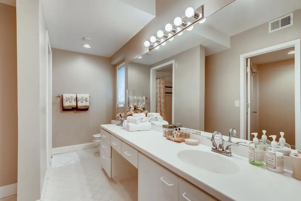 130 Hidden Falls Lane E, Sandy Springs, Georgia 30328, 4 Bedrooms Bedrooms, ,4 BathroomsBathrooms,Residential,Sold,130 Hidden Falls Lane E,6626134