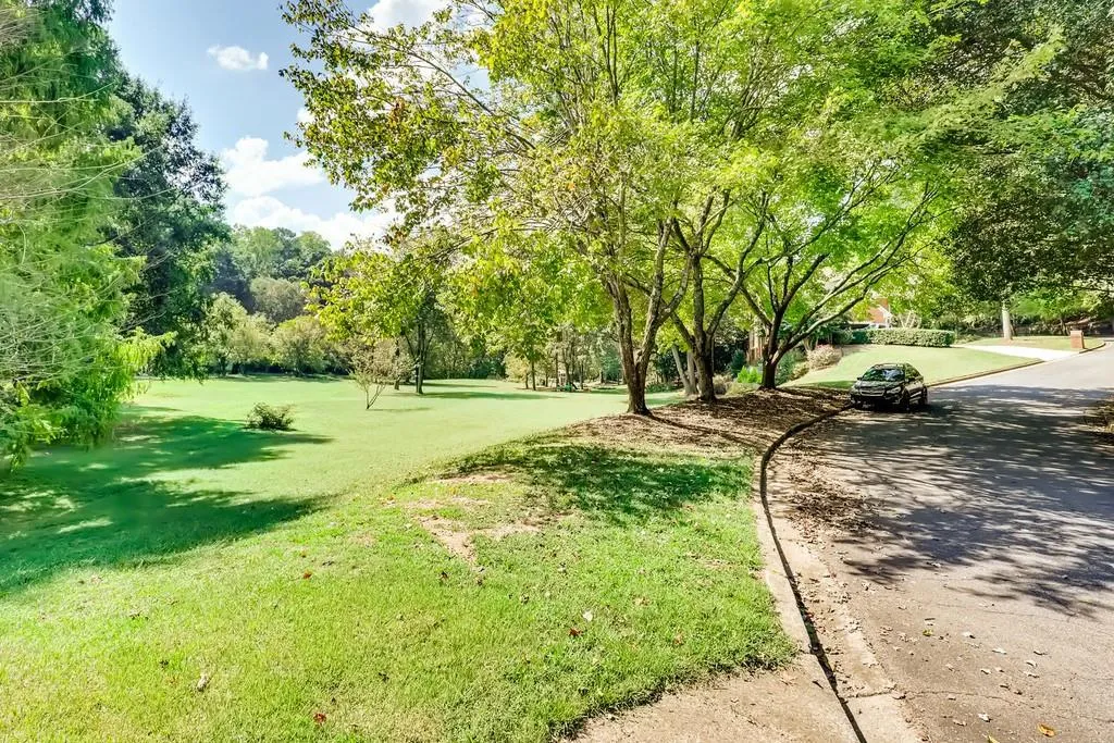 130 Hidden Falls Lane E, Sandy Springs, Georgia 30328, 4 Bedrooms Bedrooms, ,4 BathroomsBathrooms,Residential,Sold,130 Hidden Falls Lane E,6626134