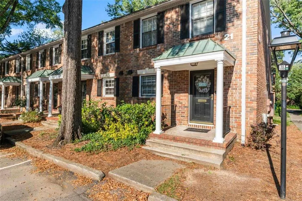 6700 Roswell Road Unit 21h, Atlanta, Georgia 30328, 2 Bedrooms Bedrooms, ,1 BathroomBathrooms,Residential,Sold,6700 Roswell Road Unit 21h,7501572