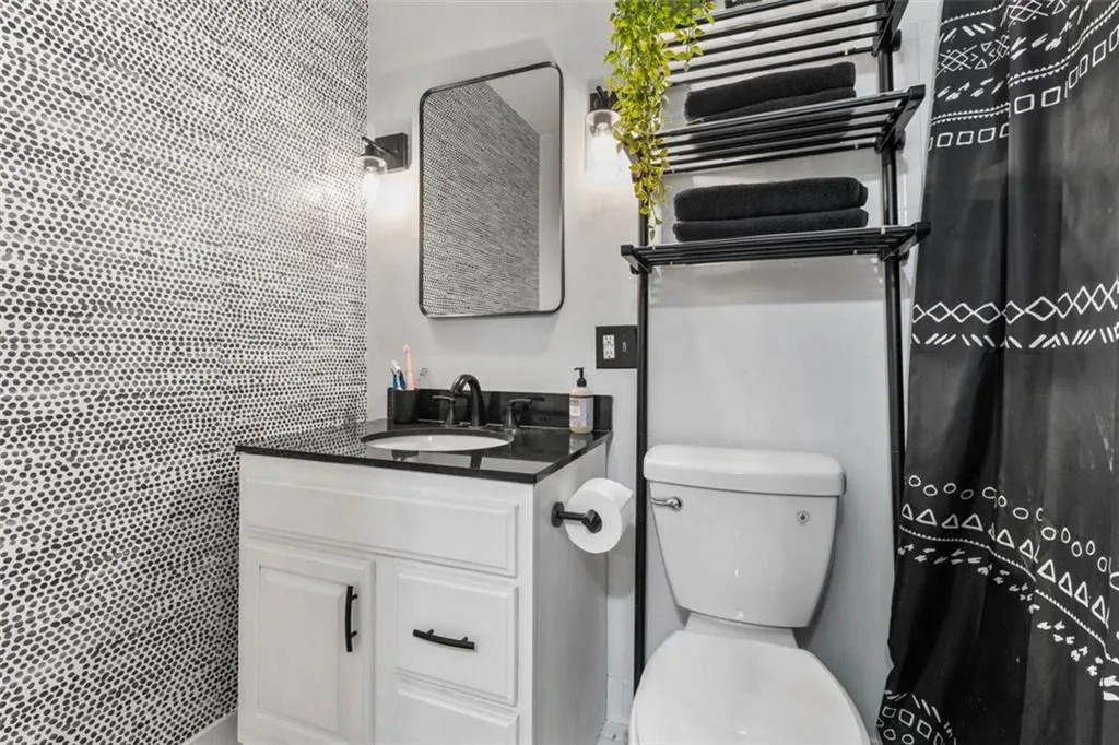 6700 Roswell Road Unit 21h, Atlanta, Georgia 30328, 2 Bedrooms Bedrooms, ,1 BathroomBathrooms,Residential,Sold,6700 Roswell Road Unit 21h,7501572