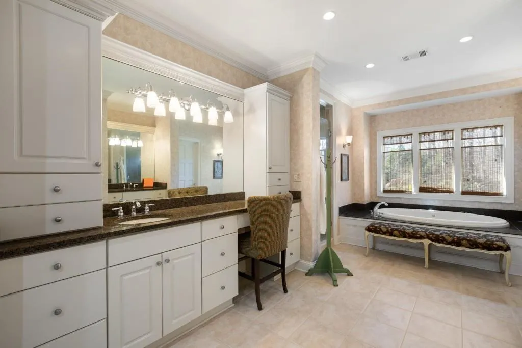 580 Valley Hall Drive, Atlanta, Georgia 30350, 4 Bedrooms Bedrooms, ,5 BathroomsBathrooms,Residential,Sold,580 Valley Hall Drive,6852175