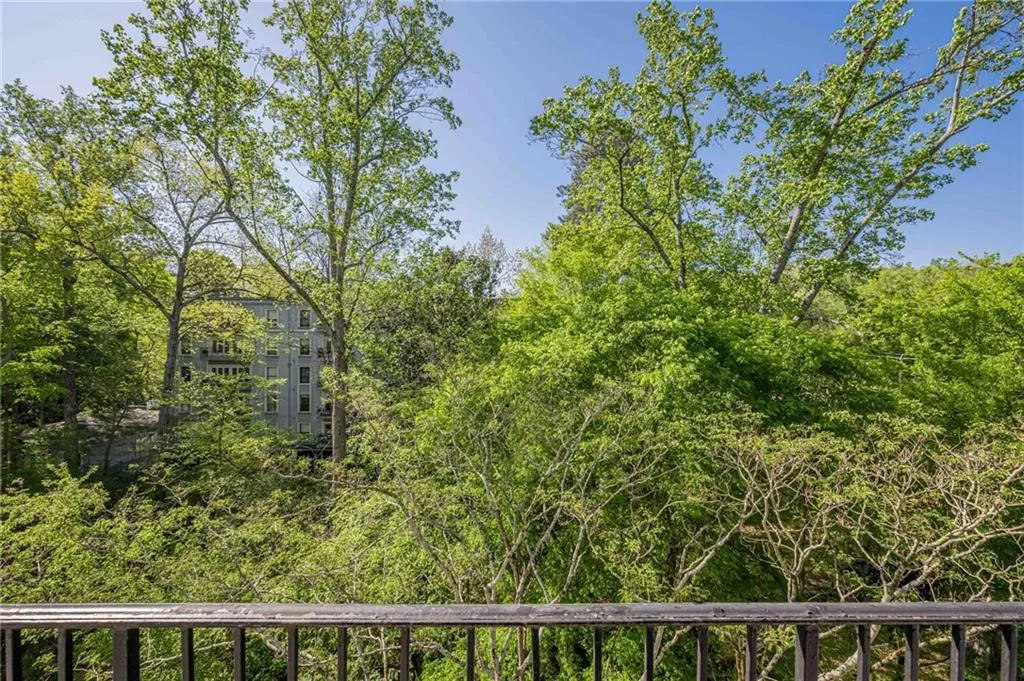 3203 Lenox Road Ne Unit 32, Atlanta, Georgia 30324, 1 Bedroom Bedrooms, ,1 BathroomBathrooms,Residential,For Sale,3203 Lenox Road Ne Unit 32,7637502
