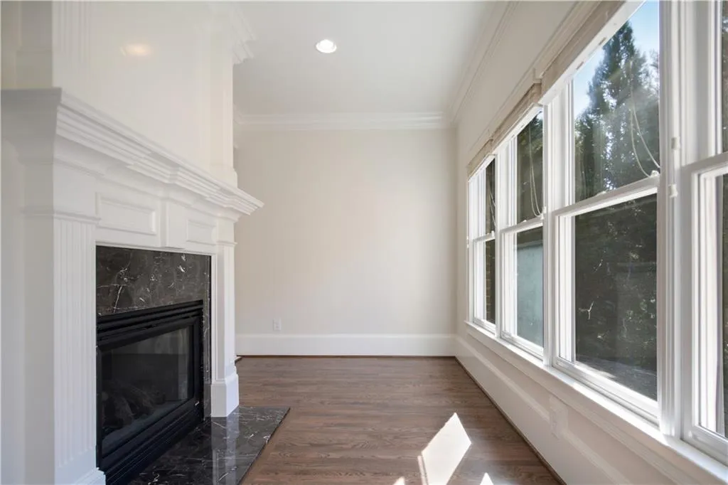 885 Glengate Place, Sandy Springs, Georgia 30328, 5 Bedrooms Bedrooms, ,5 BathroomsBathrooms,Residential,Sold,885 Glengate Place,6633026