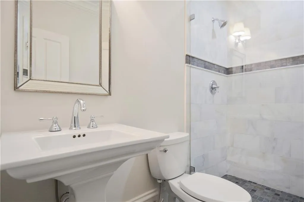 885 Glengate Place, Sandy Springs, Georgia 30328, 5 Bedrooms Bedrooms, ,5 BathroomsBathrooms,Residential,Sold,885 Glengate Place,6633026