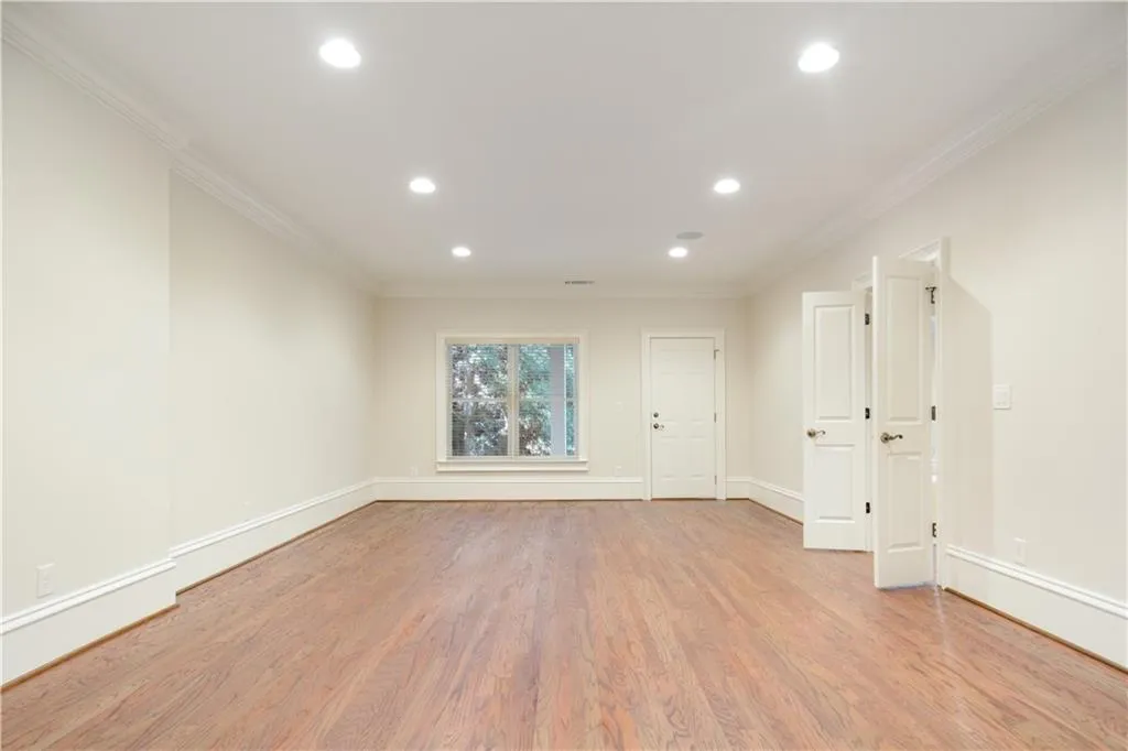 885 Glengate Place, Sandy Springs, Georgia 30328, 5 Bedrooms Bedrooms, ,5 BathroomsBathrooms,Residential,Sold,885 Glengate Place,6633026