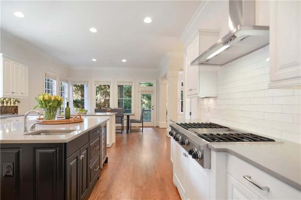 885 Glengate Place, Sandy Springs, Georgia 30328, 5 Bedrooms Bedrooms, ,5 BathroomsBathrooms,Residential,Sold,885 Glengate Place,6633026