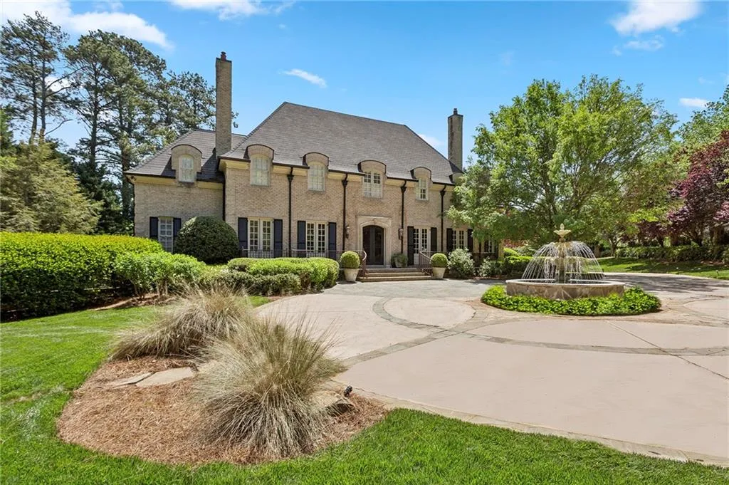 305 Forrest Lake Drive, Sandy Springs, Georgia 30327, 6 Bedrooms Bedrooms, ,7 BathroomsBathrooms,Residential,For Sale,305 Forrest Lake Drive,7711387