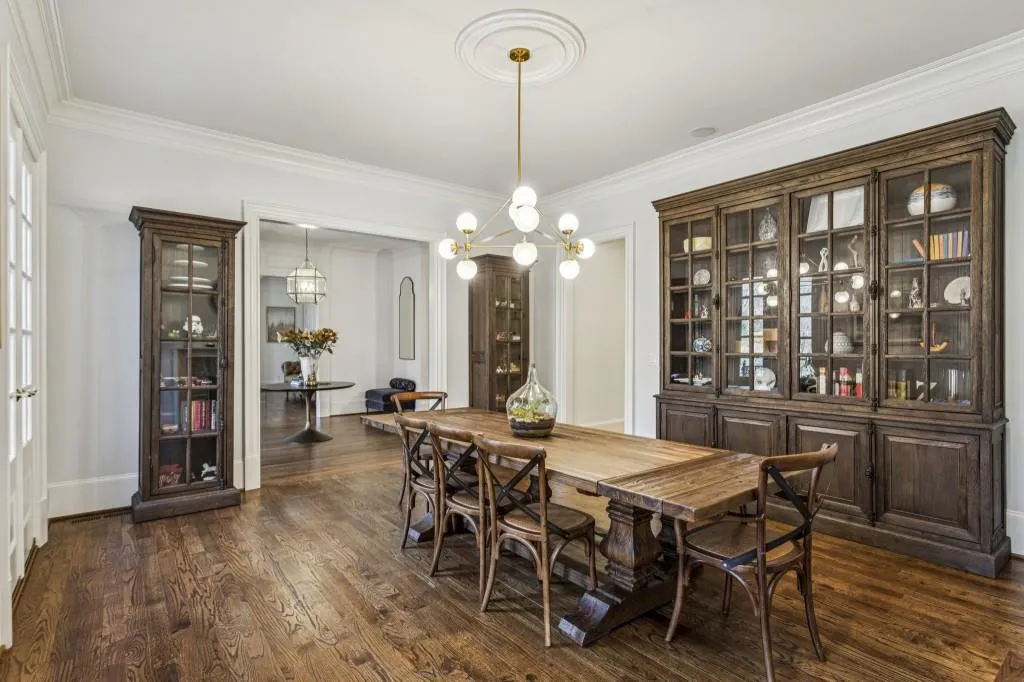 305 Forrest Lake Drive, Sandy Springs, Georgia 30327, 6 Bedrooms Bedrooms, ,7 BathroomsBathrooms,Residential,For Sale,305 Forrest Lake Drive,7711387