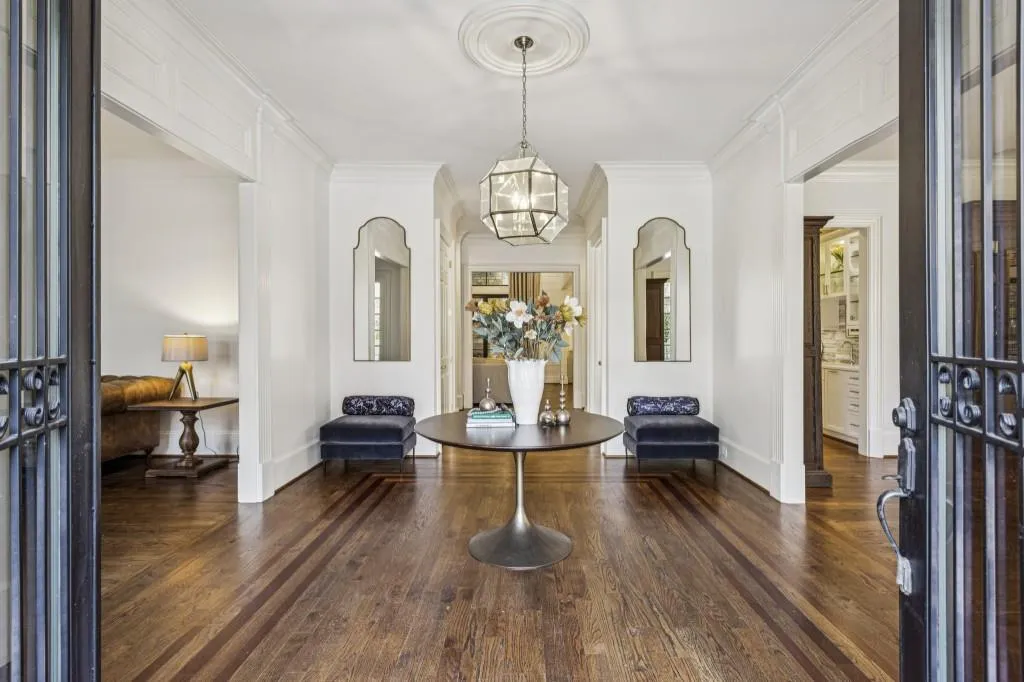 305 Forrest Lake Drive, Sandy Springs, Georgia 30327, 6 Bedrooms Bedrooms, ,7 BathroomsBathrooms,Residential,For Sale,305 Forrest Lake Drive,7711387