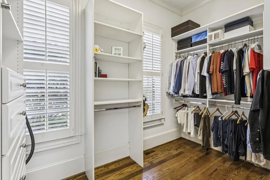 305 Forrest Lake Drive, Sandy Springs, Georgia 30327, 6 Bedrooms Bedrooms, ,7 BathroomsBathrooms,Residential,For Sale,305 Forrest Lake Drive,7711387