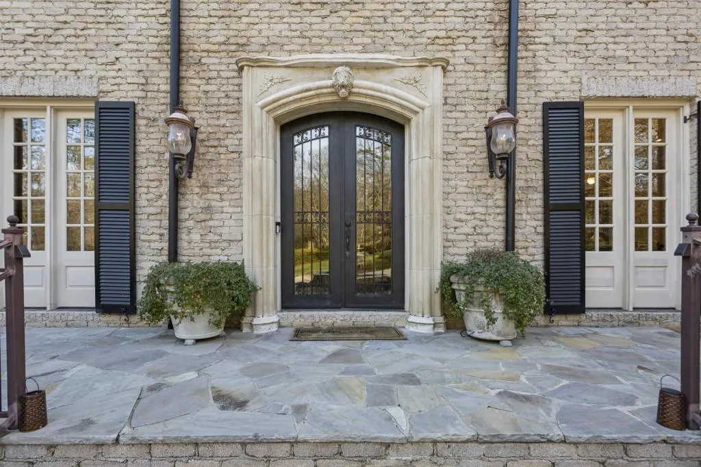 305 Forrest Lake Drive, Sandy Springs, Georgia 30327, 6 Bedrooms Bedrooms, ,7 BathroomsBathrooms,Residential,For Sale,305 Forrest Lake Drive,7711387