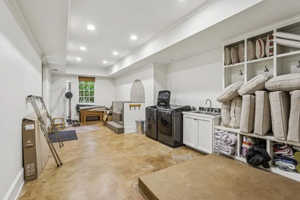 305 Forrest Lake Drive, Sandy Springs, Georgia 30327, 6 Bedrooms Bedrooms, ,7 BathroomsBathrooms,Residential,For Sale,305 Forrest Lake Drive,7711387