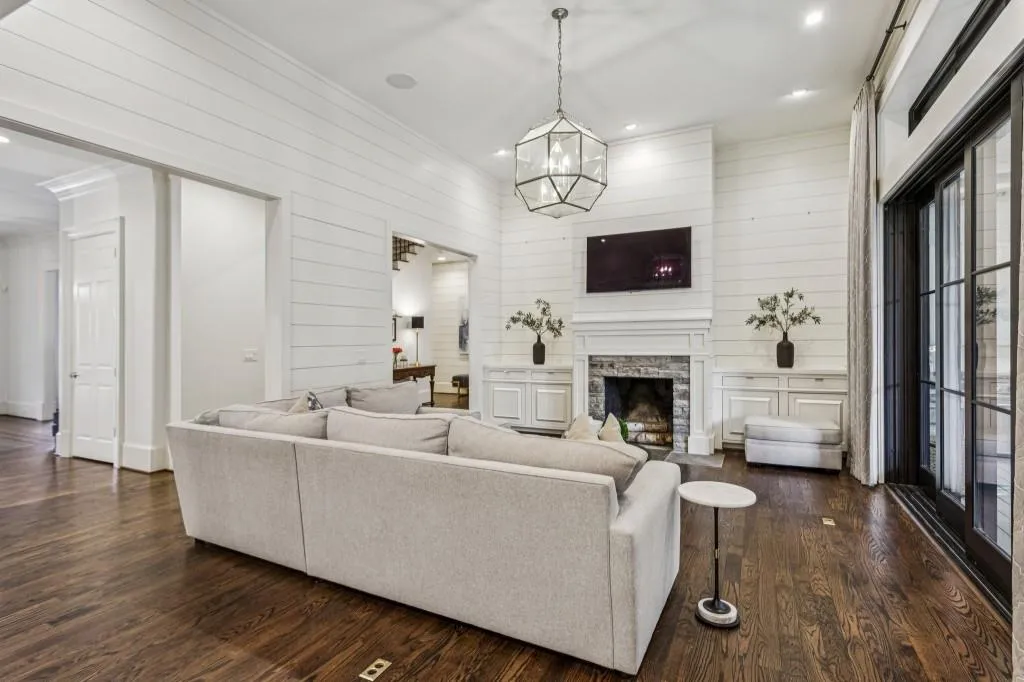 305 Forrest Lake Drive, Sandy Springs, Georgia 30327, 6 Bedrooms Bedrooms, ,7 BathroomsBathrooms,Residential,For Sale,305 Forrest Lake Drive,7711387