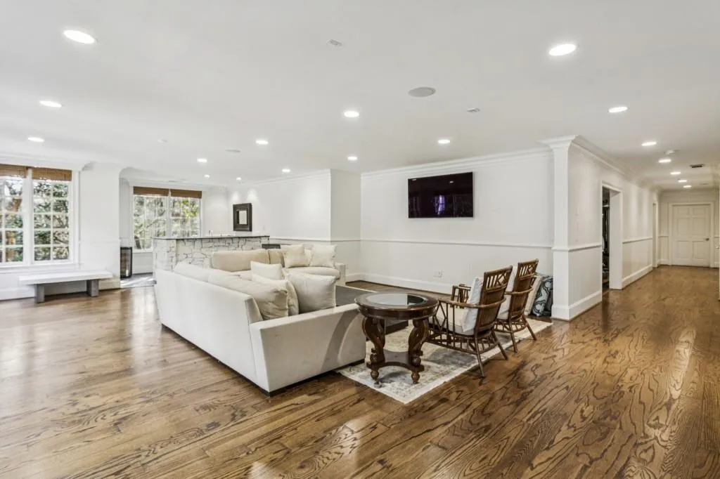 305 Forrest Lake Drive, Sandy Springs, Georgia 30327, 6 Bedrooms Bedrooms, ,7 BathroomsBathrooms,Residential,For Sale,305 Forrest Lake Drive,7711387