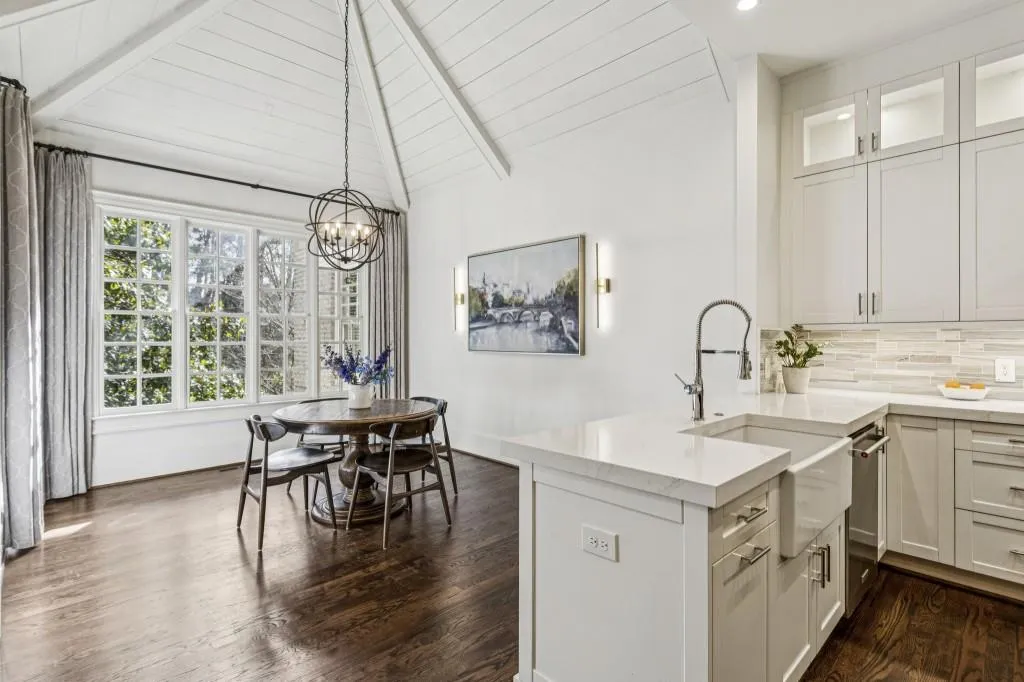 305 Forrest Lake Drive, Sandy Springs, Georgia 30327, 6 Bedrooms Bedrooms, ,7 BathroomsBathrooms,Residential,For Sale,305 Forrest Lake Drive,7711387