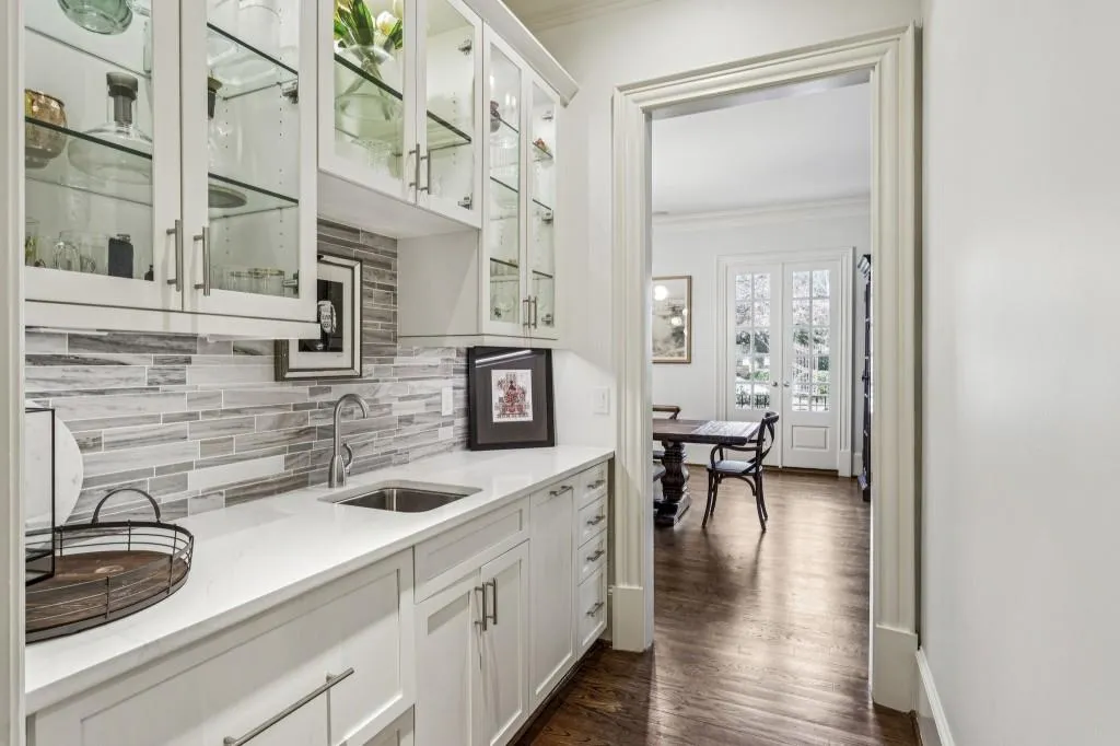 305 Forrest Lake Drive, Sandy Springs, Georgia 30327, 6 Bedrooms Bedrooms, ,7 BathroomsBathrooms,Residential,For Sale,305 Forrest Lake Drive,7711387